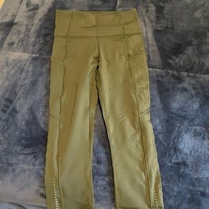 Lululemon capri size 4 leggings